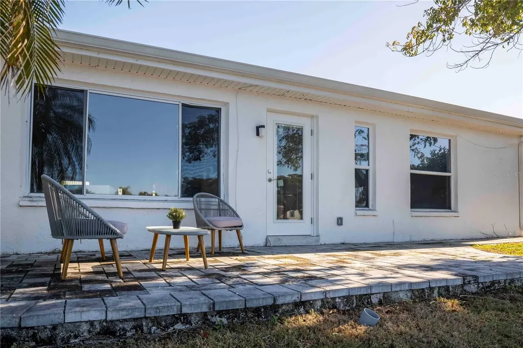 563 Spanish Drive S Longboat Key FL 34228