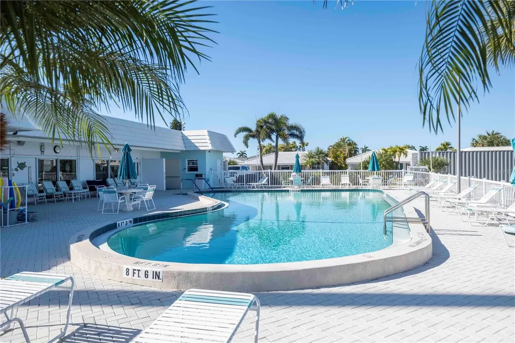 563 Spanish Drive S Longboat Key FL 34228