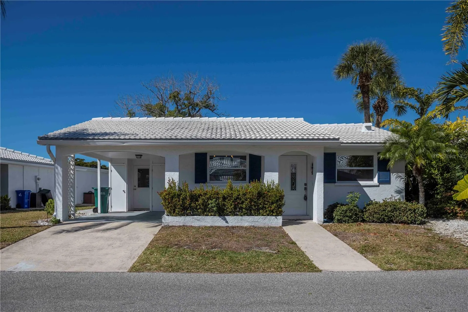 563 Spanish Drive S Longboat Key FL 34228