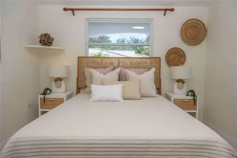 563 Spanish Drive S Longboat Key FL 34228
