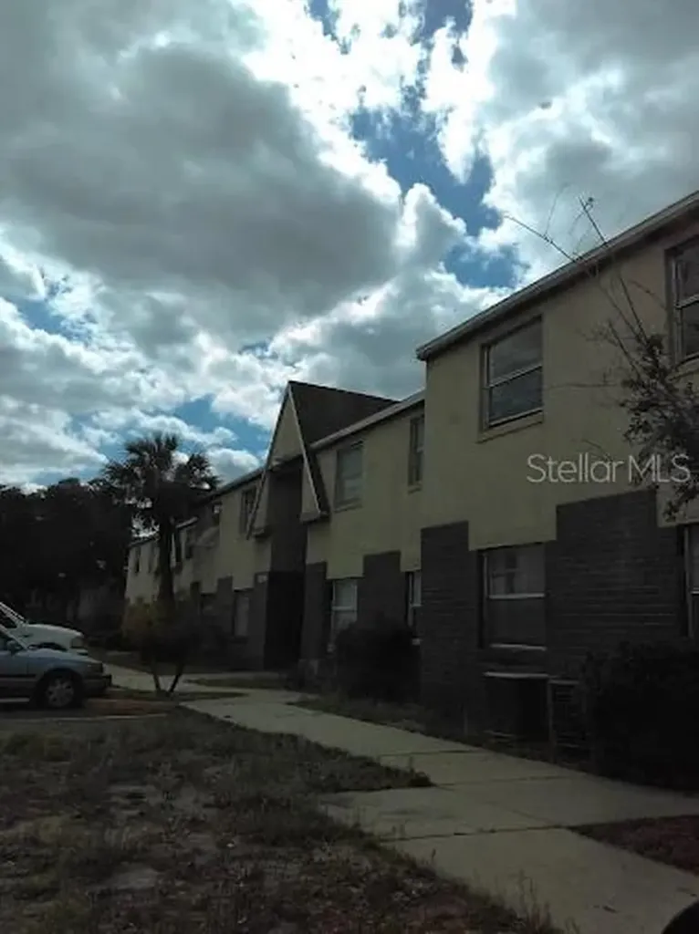 402 E Westchester Court Tampa FL 33604