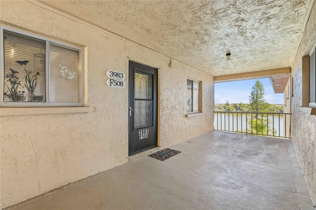 3983 Lake Bayshore Drive Bradenton FL 34205