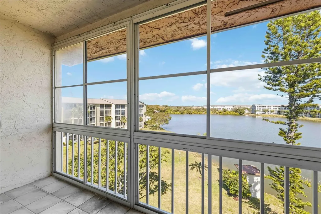 3983 Lake Bayshore Drive Bradenton FL 34205