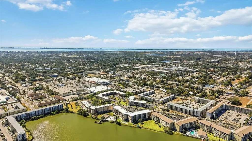 3983 Lake Bayshore Drive Bradenton FL 34205