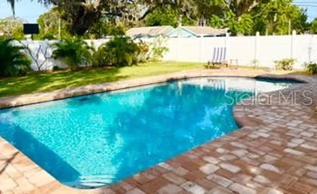 604 7th Avenue SW Largo FL 33770