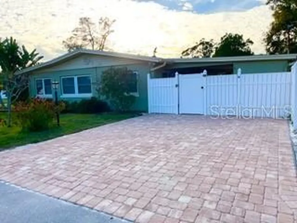604 7th Avenue SW Largo FL 33770