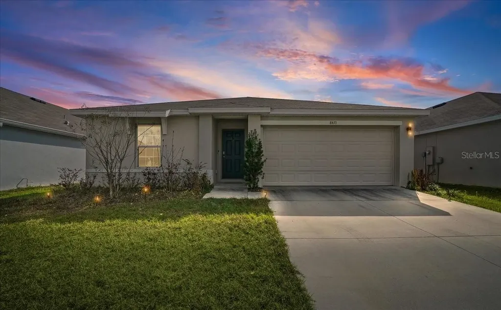 8471 Clearway Drive Wildwood FL 34785