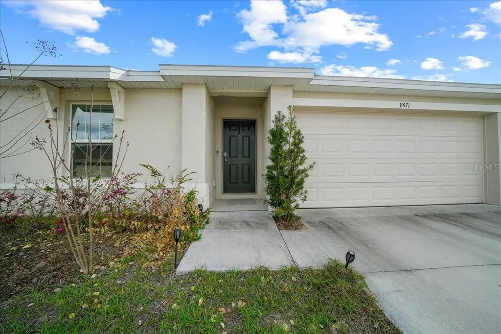 8471 Clearway Drive Wildwood FL 34785