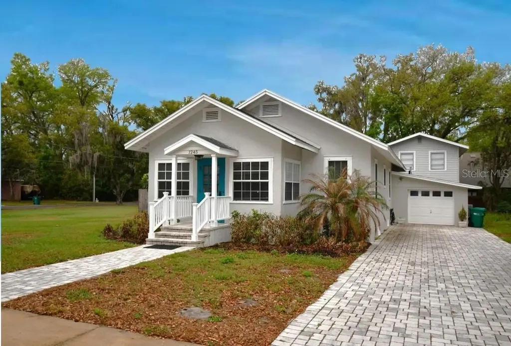 1245 N Alexander Street Mount Dora FL 32757