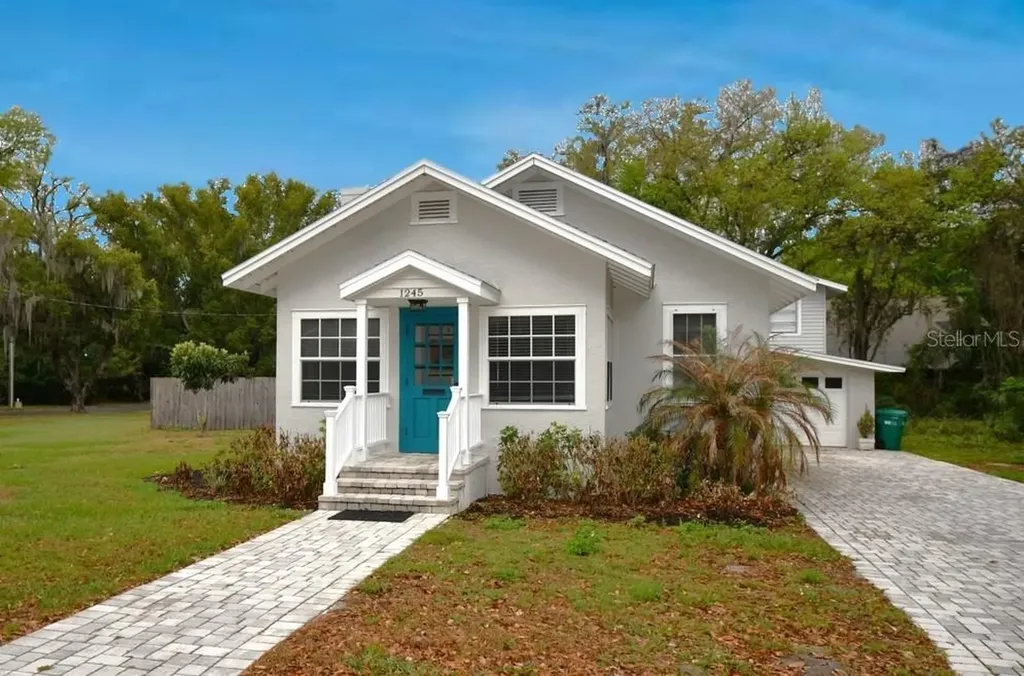 1245 N Alexander Street Mount Dora FL 32757