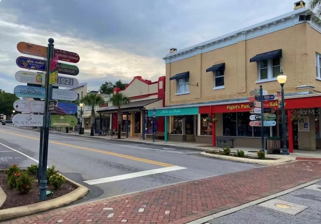 1245 N Alexander Street Mount Dora FL 32757
