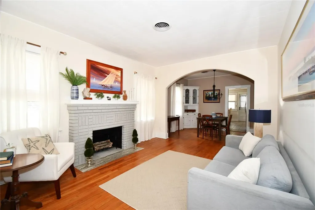 1245 N Alexander Street Mount Dora FL 32757