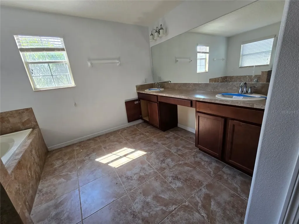 1803 Palm Warbler Lane Ruskin FL 33570