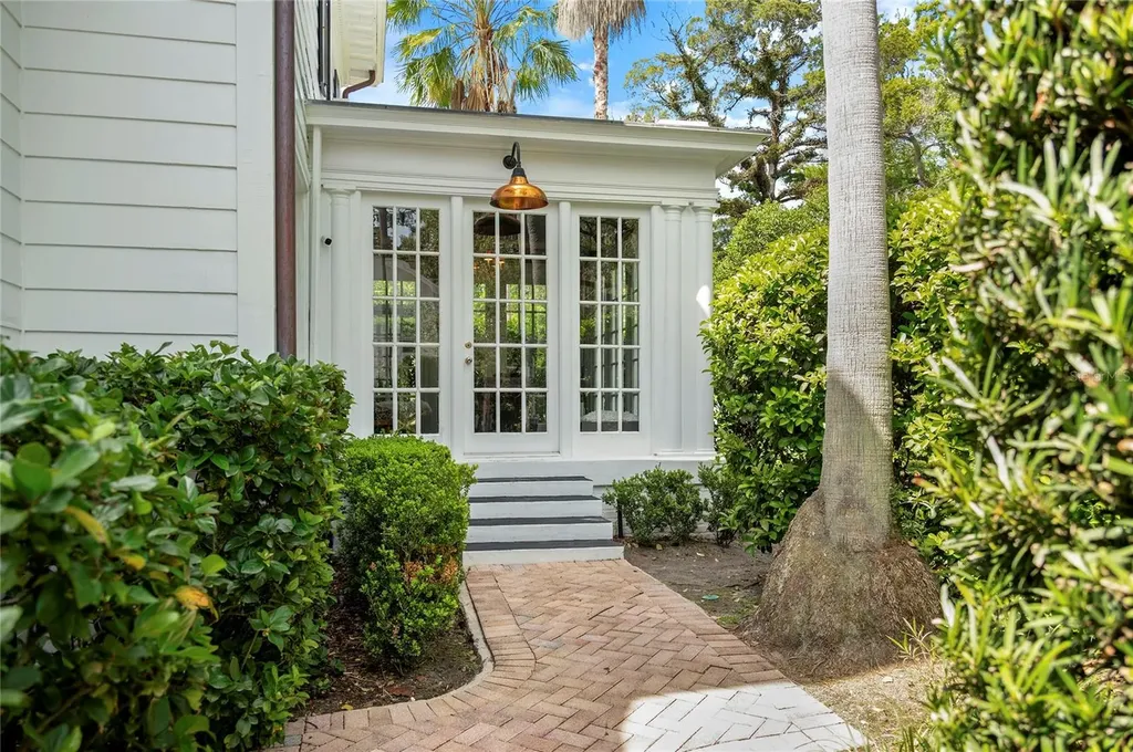 705 Delaney Avenue Orlando FL 32801
