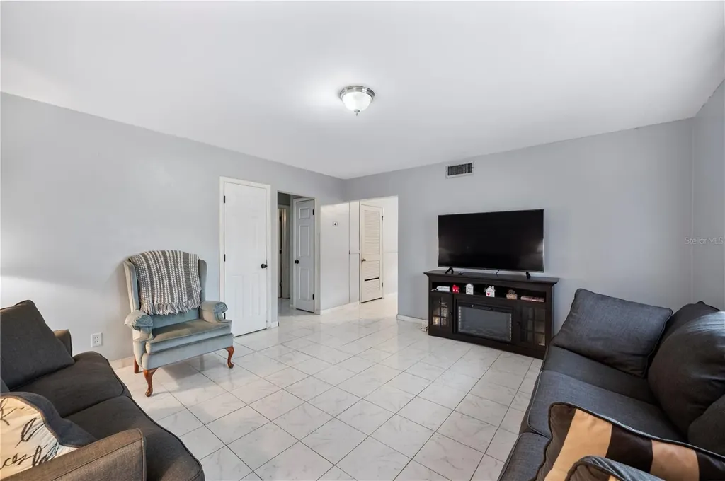 105 Hill Circle Lake Wales FL 33859