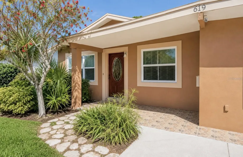 619 Garland Street N St Petersburg FL 33703