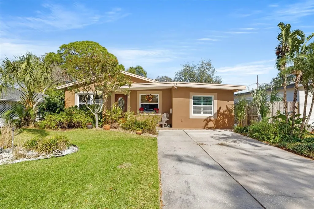 619 Garland Street N St Petersburg FL 33703