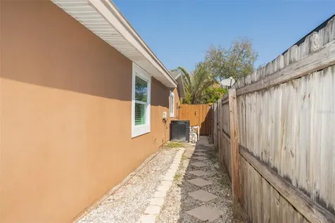 619 Garland Street N St Petersburg FL 33703