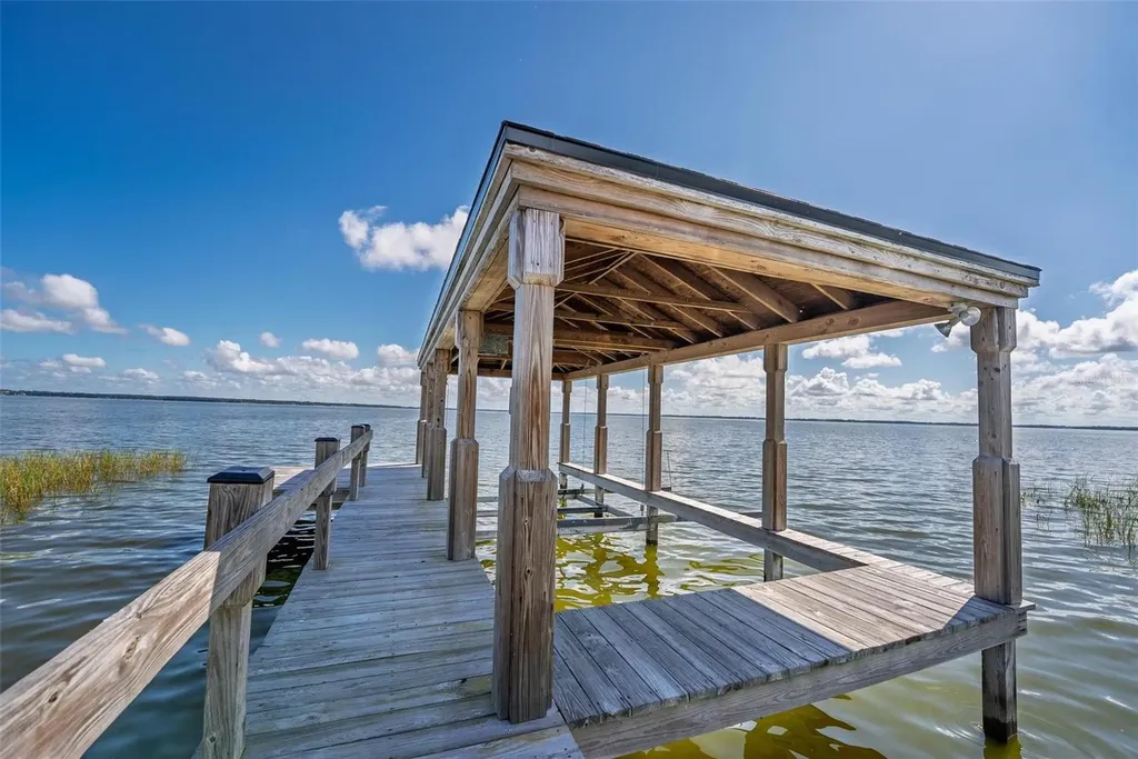 7303 Birds Nest Court Yalaha FL 34797