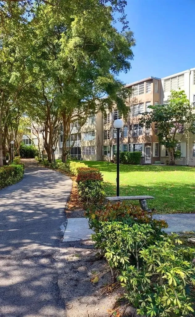 1690 NE 191th Street Miami FL 33179