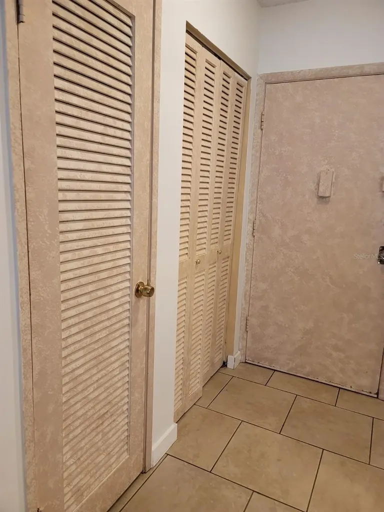 1690 NE 191th Street Miami FL 33179