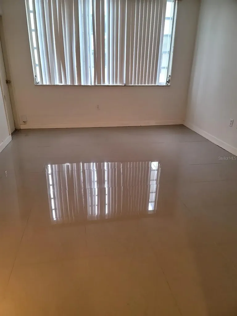 1690 NE 191th Street Miami FL 33179