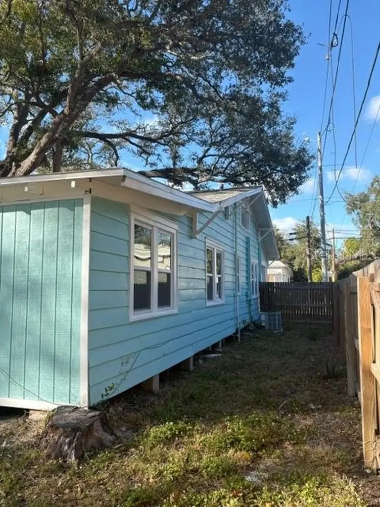911 Hart Street Clearwater FL 33755