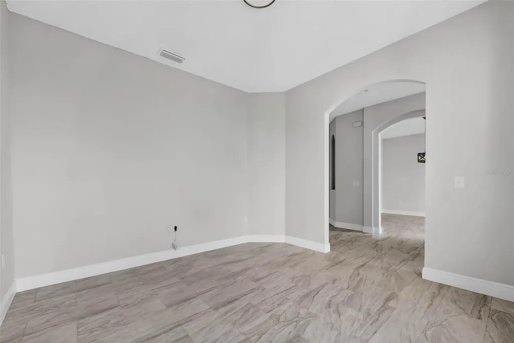 183 Lake Thomas Winter Haven FL 33880