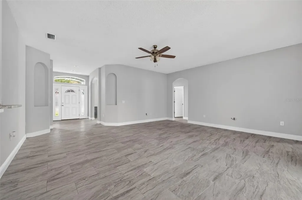183 Lake Thomas Winter Haven FL 33880