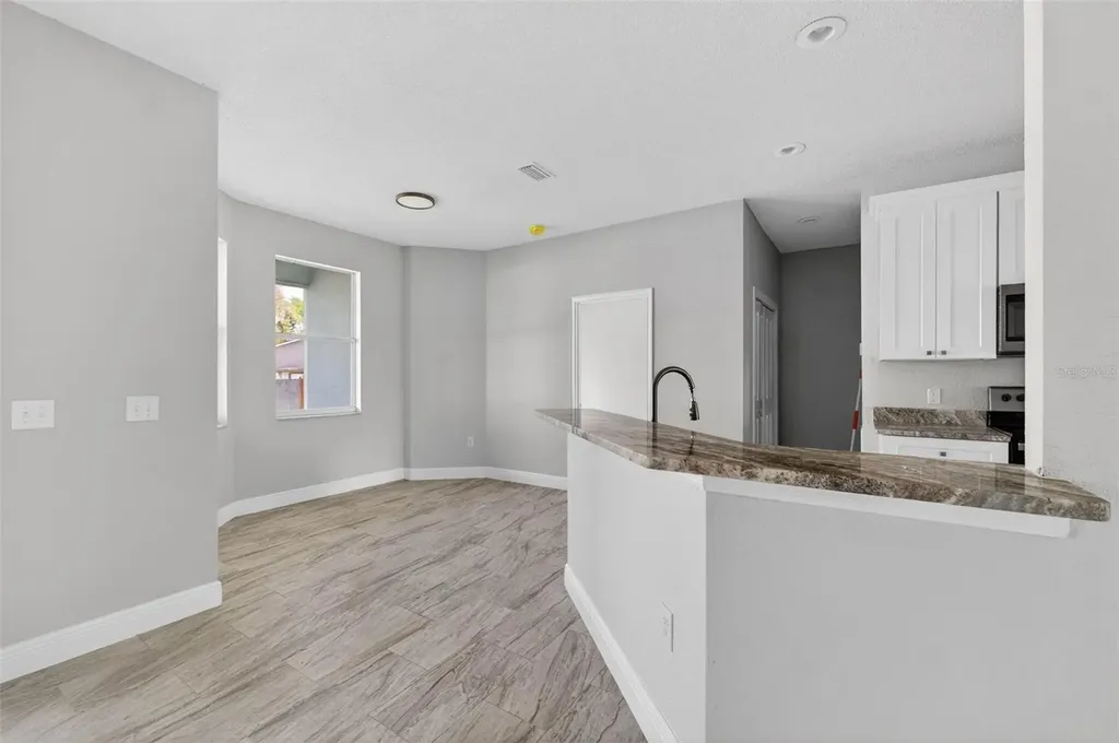 183 Lake Thomas Winter Haven FL 33880