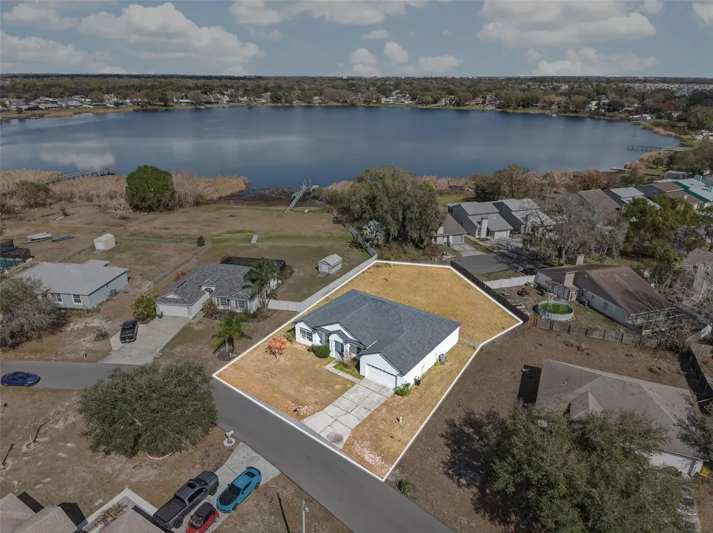 183 Lake Thomas Winter Haven FL 33880