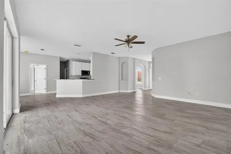 183 Lake Thomas Winter Haven FL 33880