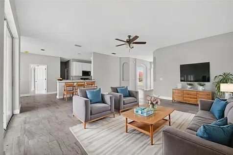 183 Lake Thomas Winter Haven FL 33880