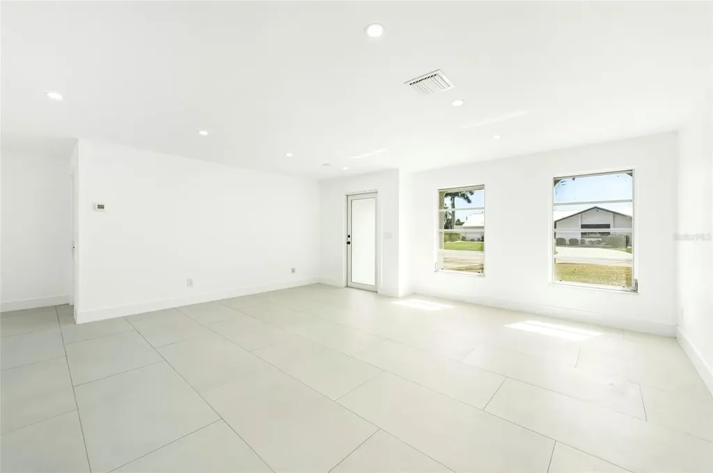 2031 SE 25th Lane Cape Coral FL 33904