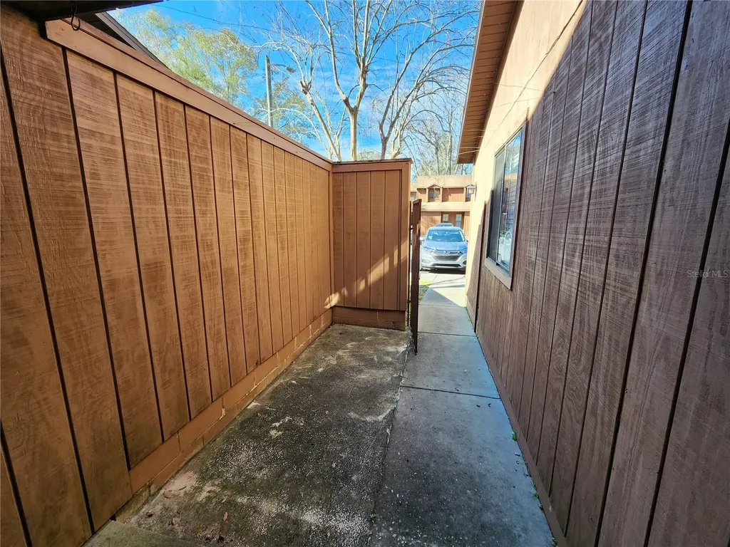5823 SW 9 Place Gainesville FL 32605