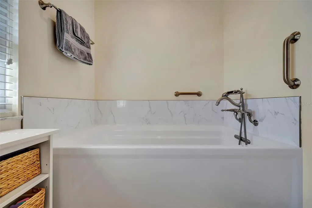 6183 Misty Oaks Drive Sarasota FL 34243