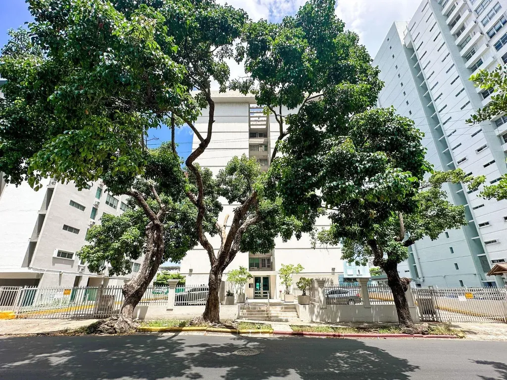 76 Kings Court San Juan PR 00907