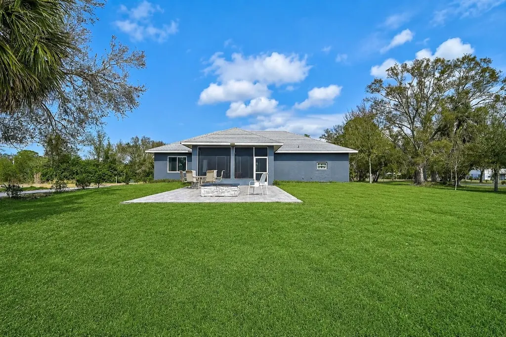 4712 34th Avenue E Bradenton FL 34208