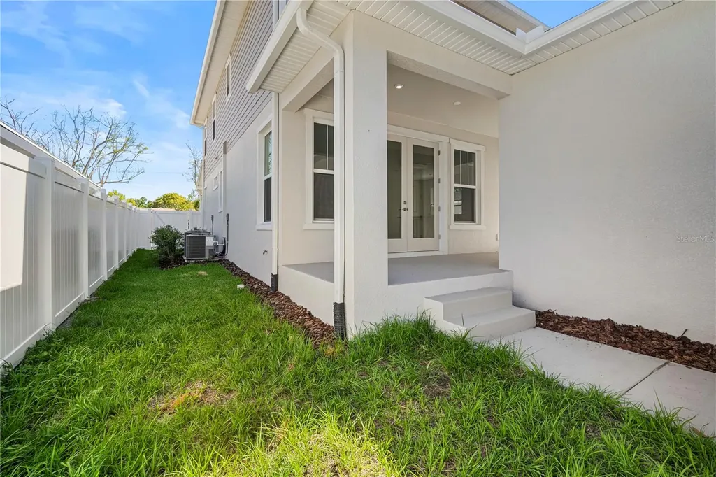 5633 Dartmouth Avenue N St Petersburg FL 33710
