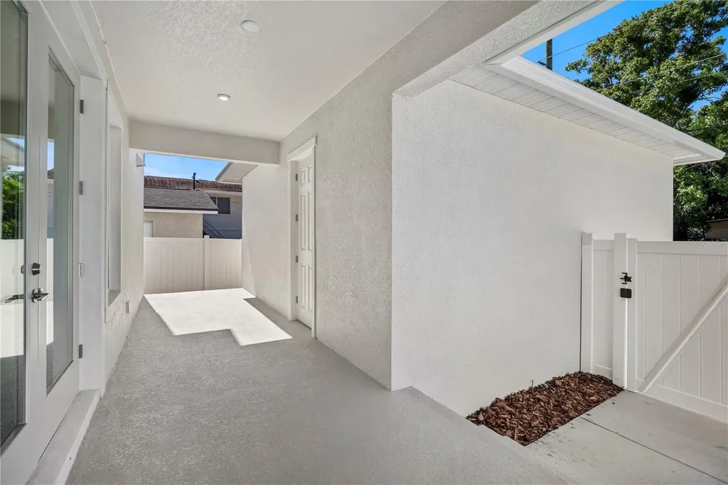 5633 Dartmouth Avenue N St Petersburg FL 33710
