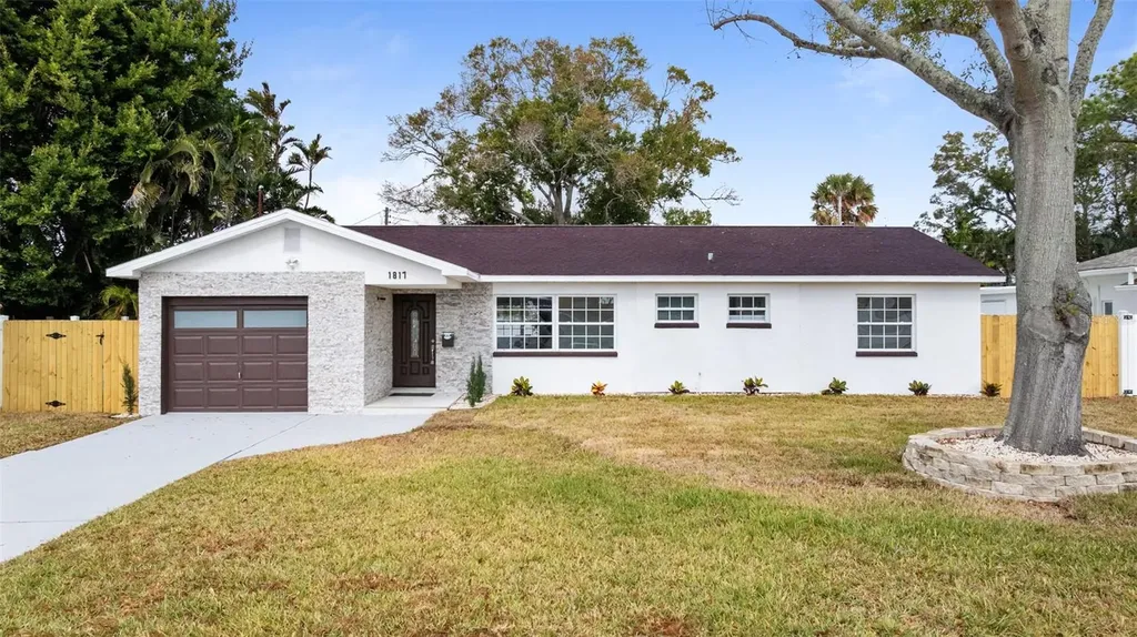 1817 Oregon Avenue NE St Petersburg FL 33703