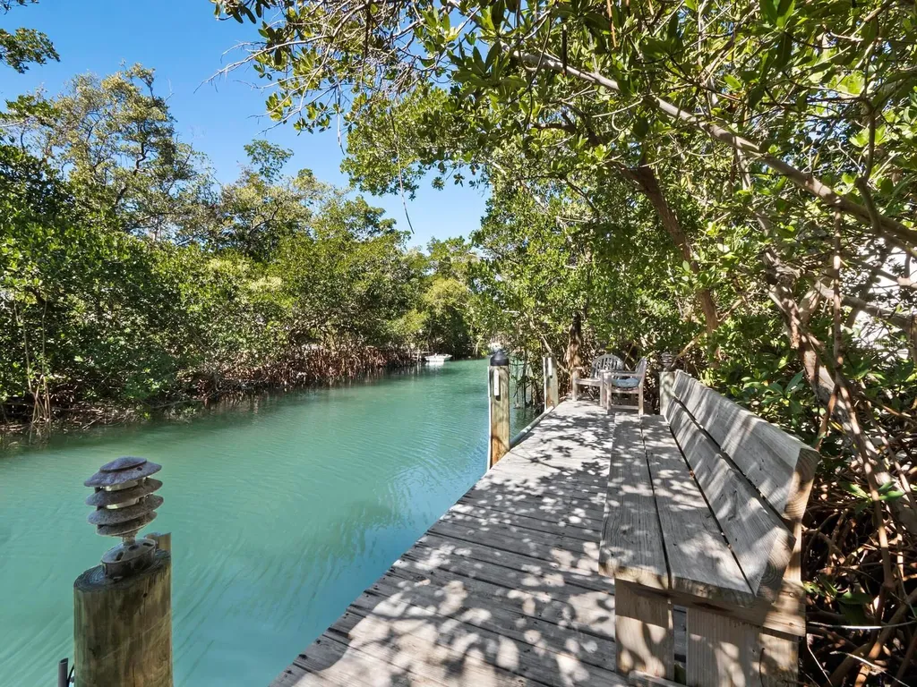 677 Lands End Drive Longboat Key FL 34228