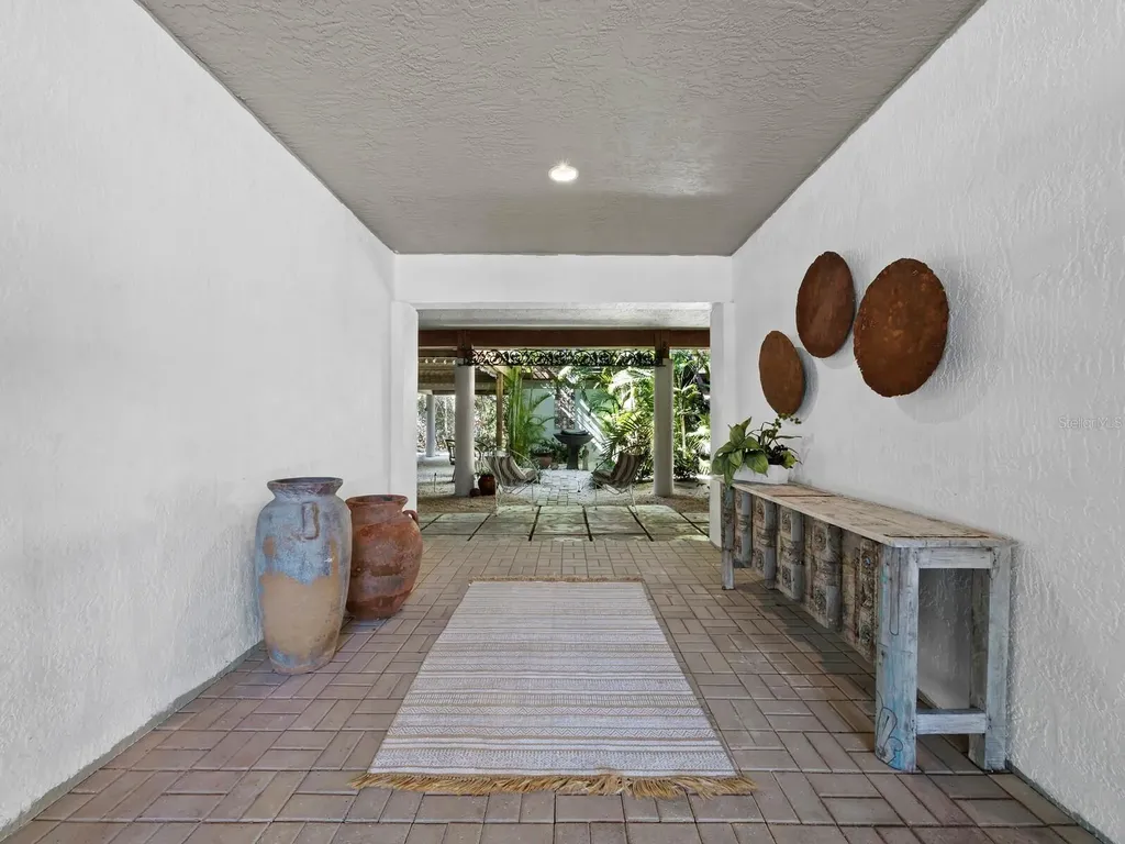 677 Lands End Drive Longboat Key FL 34228