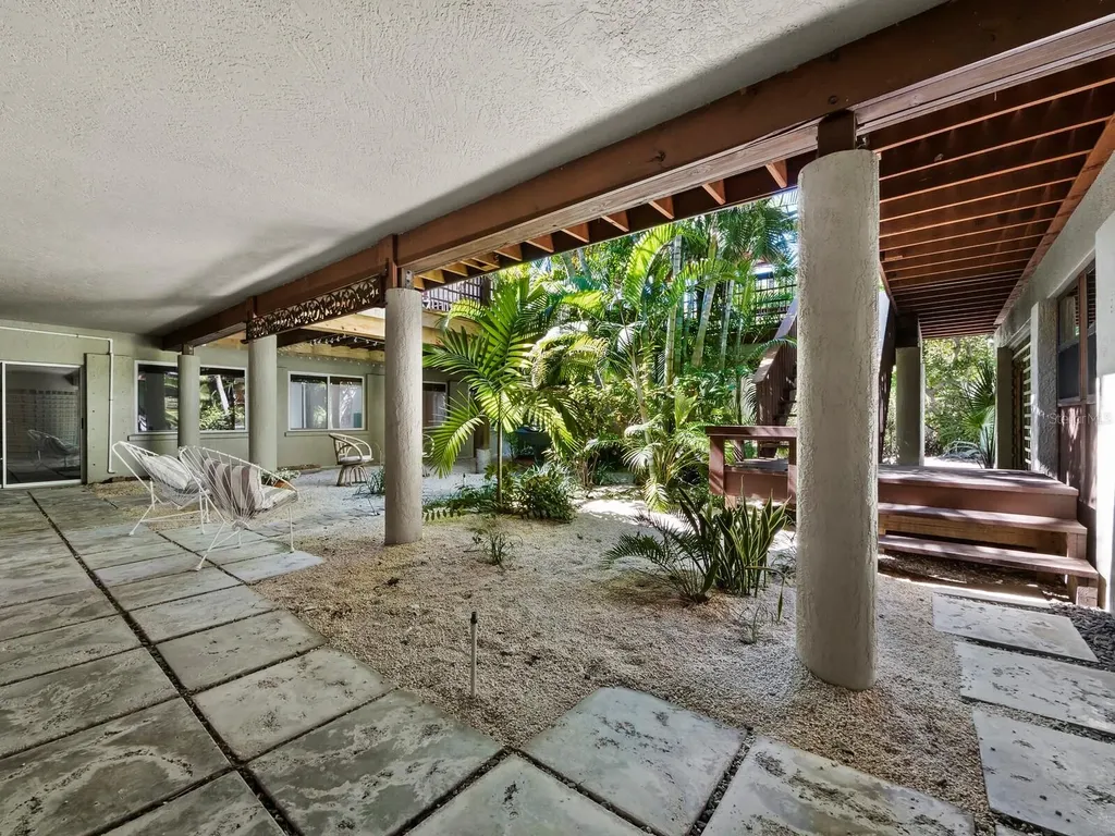 677 Lands End Drive Longboat Key FL 34228