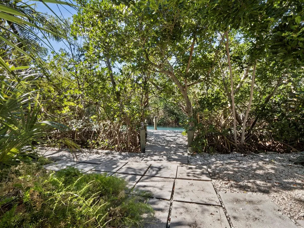 677 Lands End Drive Longboat Key FL 34228