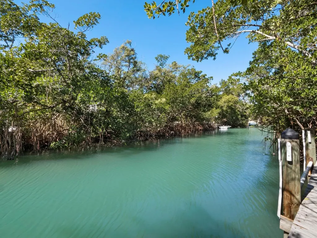 677 Lands End Drive Longboat Key FL 34228