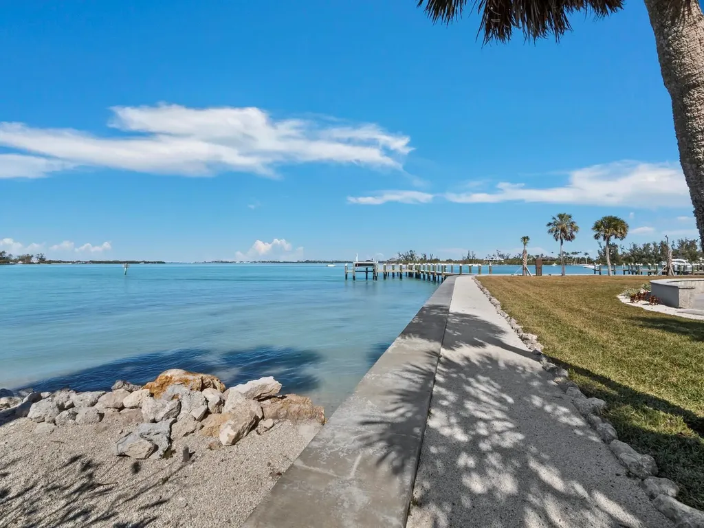 677 Lands End Drive Longboat Key FL 34228