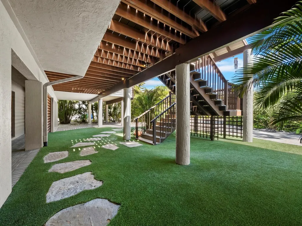 677 Lands End Drive Longboat Key FL 34228