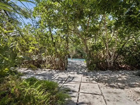677 Lands End Drive Longboat Key FL 34228