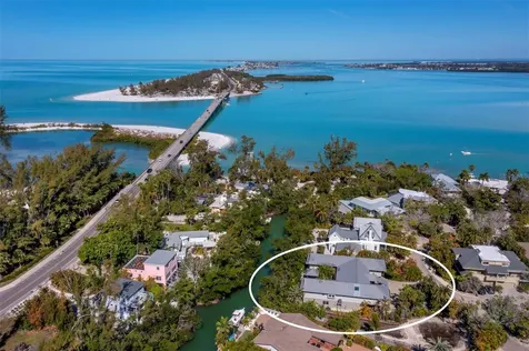 677 Lands End Drive Longboat Key FL 34228